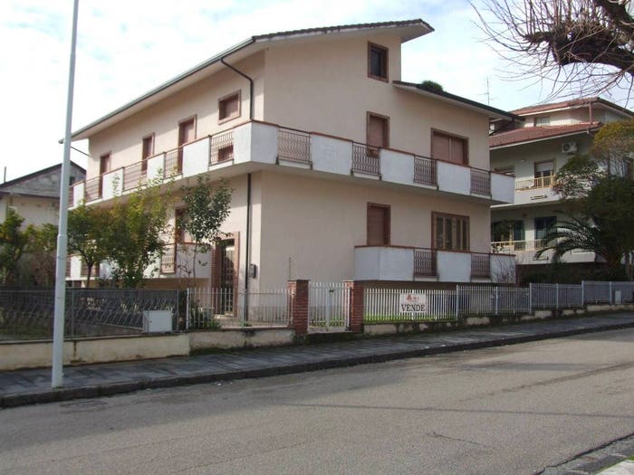Casa con 6 locali in vendita in Viale della Storia, Apice