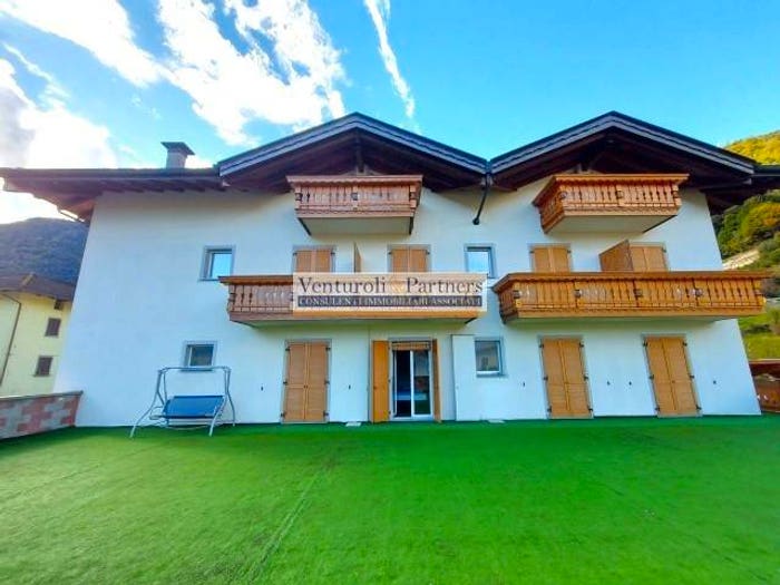 Casa con 6 locali in vendita in Corso Novembre, Sella Giudicarie