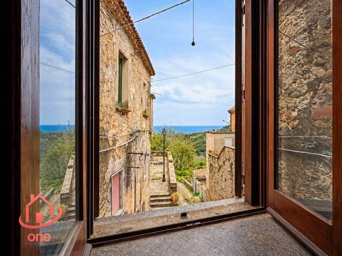 Appartamento con 6 locali in vendita in Via San Pietro, Centro, Serramezzana