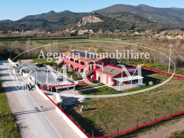 Casa con 5 locali in vendita in Calcinaia