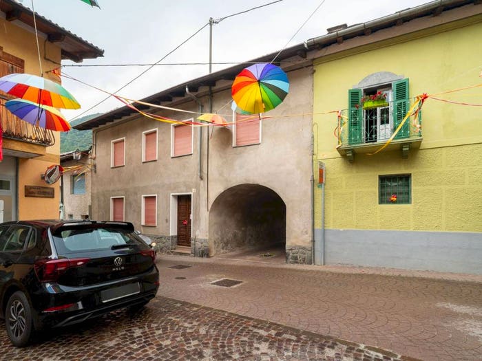 Casa con 6 locali in vendita in Via Guglielmo Marconi, Centro, Monterosso Grana