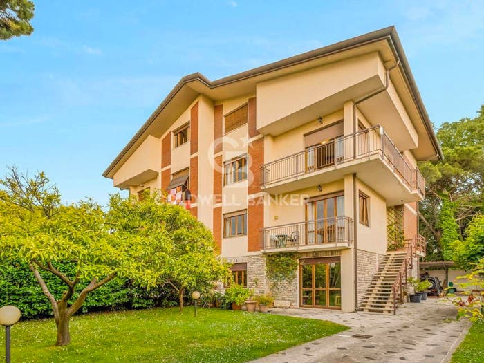 Casa con 6 locali in vendita in Via Firenze, Marina di Massa Centro, Massa