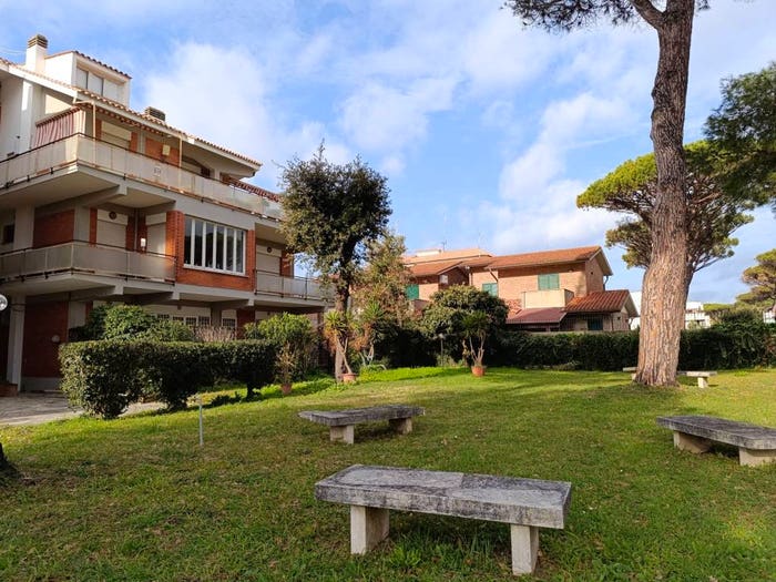 Appartamento trilocale in vendita in Viale Ninfa Alburnea, Lavinio Mare, Anzio