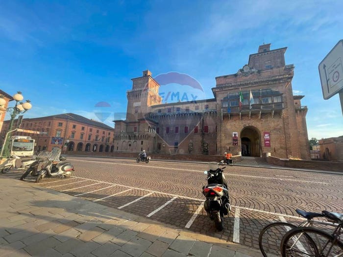 Appartamento con 6 locali in vendita in Centro Storico, Ferrara