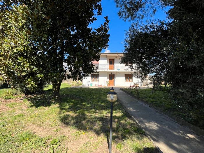 Appartamento trilocale in vendita in Via Ca' Bregana, Centro, Albettone
