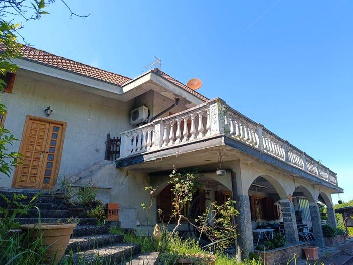 Casa con 6 locali in vendita in Strada Val Caramellini, Casalborgone