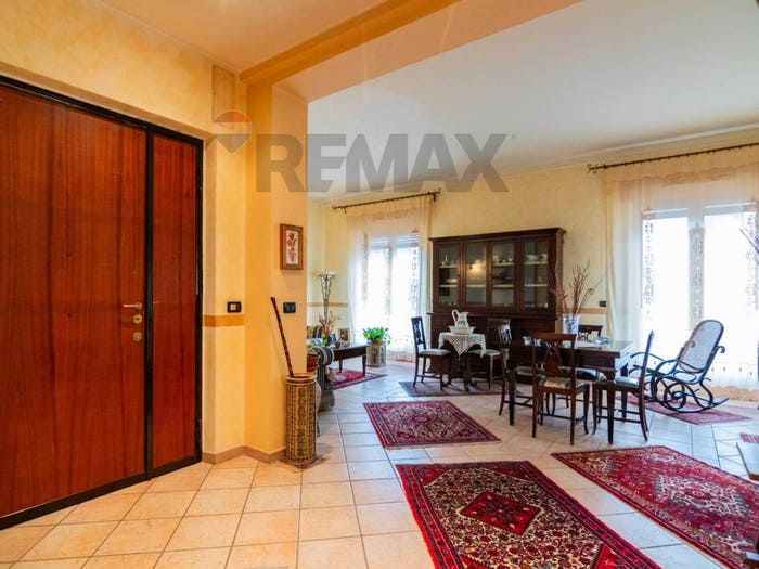 Appartamento con 6 locali in vendita in Via Galileo Galilei, San Giovanni Tupparello, Acireale