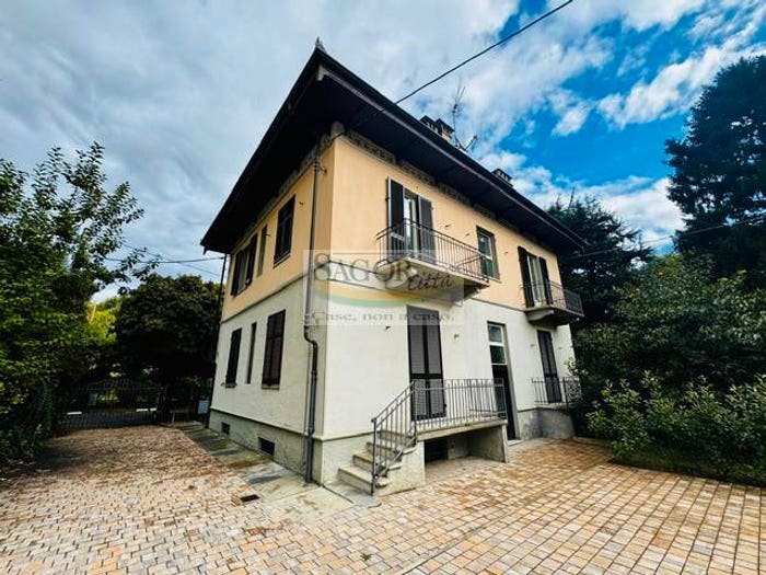 Casa con 6 locali in vendita in Viale Dante Alighieri, Centro, Torre Pellice