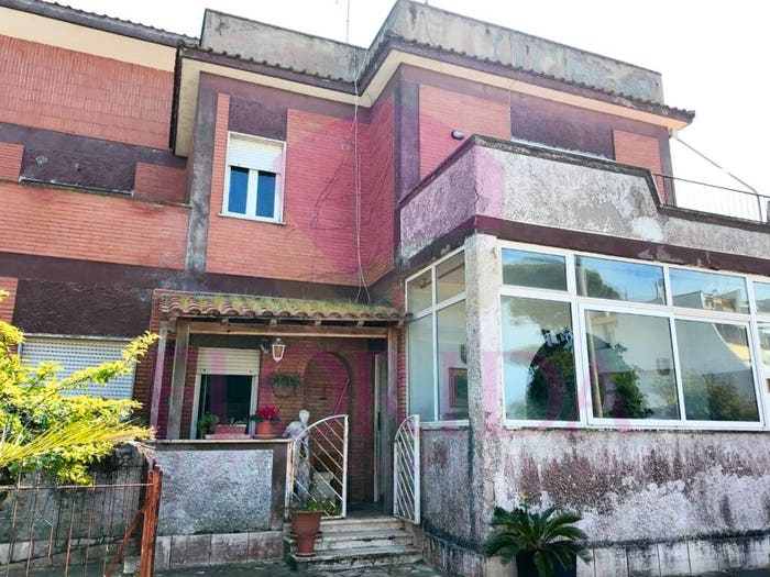 Casa con 6 locali in vendita in Viale degli Olivi, Villaggio Giornalisti Poggio, Anzio