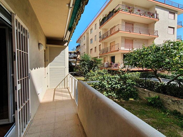 Appartamento trilocale in vendita in Centro, Bordighera
