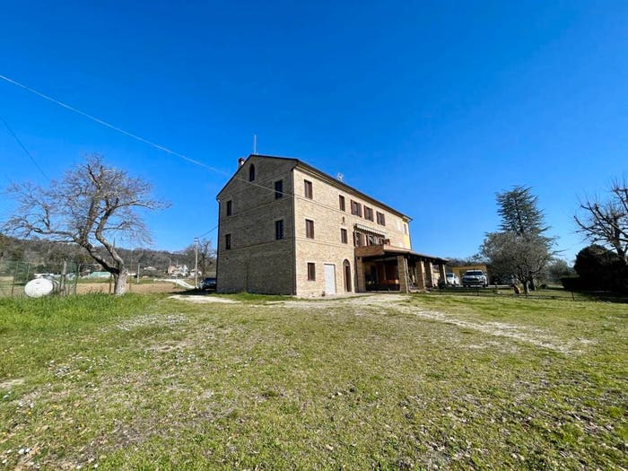 Casa con 6 locali in vendita in Contrada Volpi, Falerone
