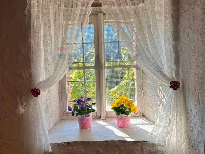 Casa con 6 locali in vendita in Pescaglia