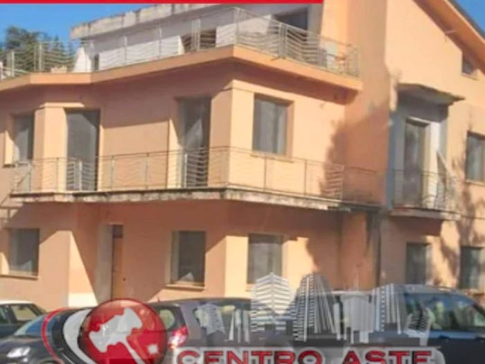 Casa con 6 locali in vendita in Via Angelo Pennoni Gualdo Tadino PG Italia, Centro, Gualdo Tadino