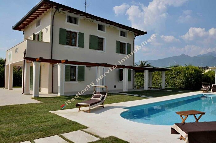 Casa con 7 locali in vendita in Via della Barbiera, Forte Dei Marmi