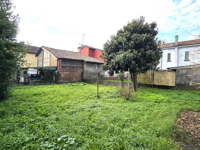 Casa con 5 locali in vendita in Via Trento, Centro, Bornasco
