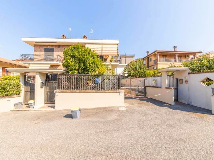 Casa quadrilocale in vendita in Via Vermicino, Borghesiana, Roma