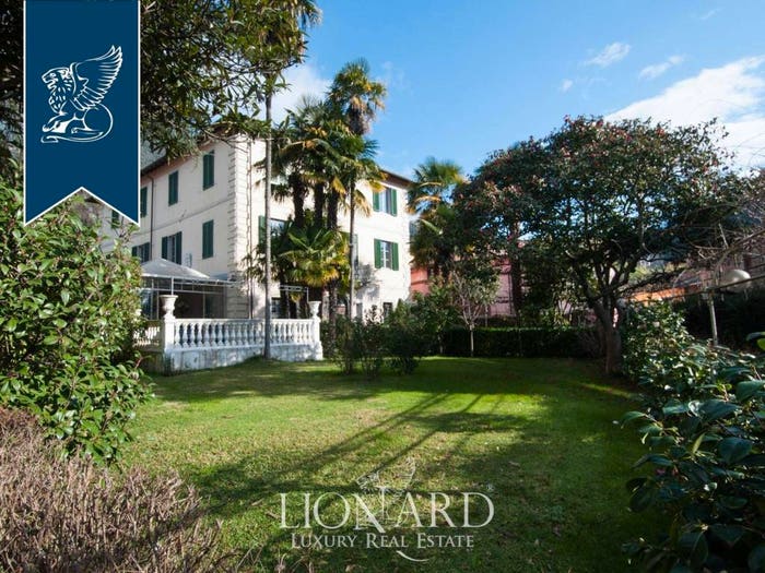 Casa con 6 locali in vendita in Camaiore Paese, Camaiore