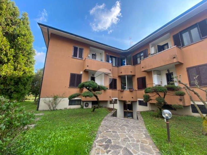 Appartamento quadrilocale in vendita in Via Carducci, Trezzano Rosa