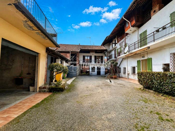 Casa trilocale in vendita in Via OGLIANICO VITTORIO EMANUELE, Oglianico
