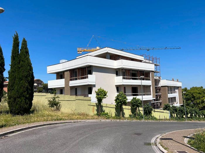 Appartamento quadrilocale in vendita in Via Elio Giovannini, Semicentro, Marino