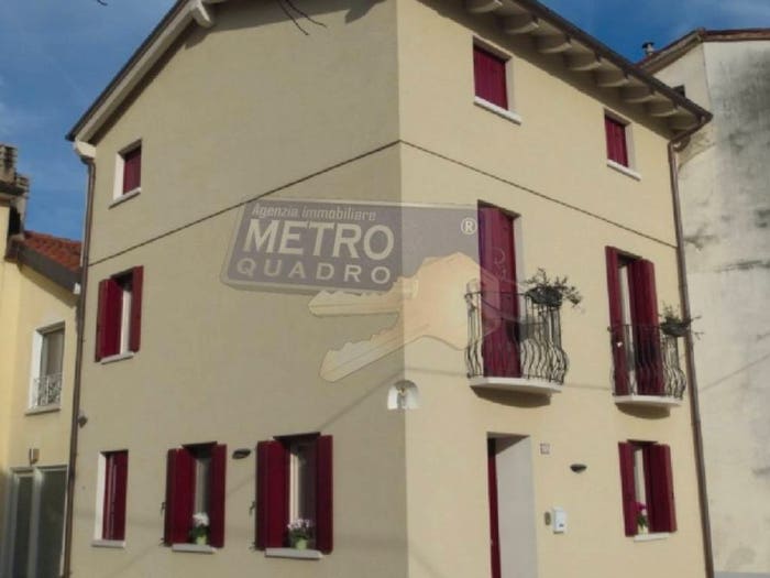 Casa con 6 locali in vendita in Piazza IV Novembre, Carrè