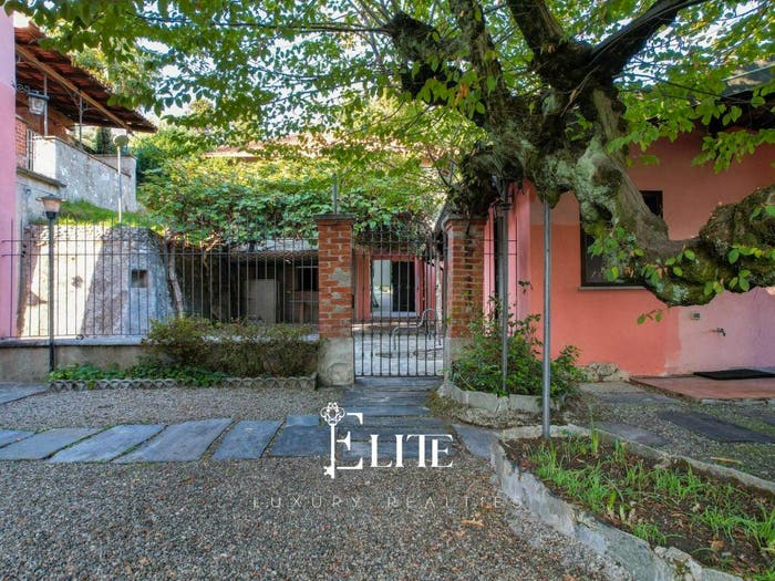 Appartamento trilocale in vendita in Via Trento, Centro, Besozzo