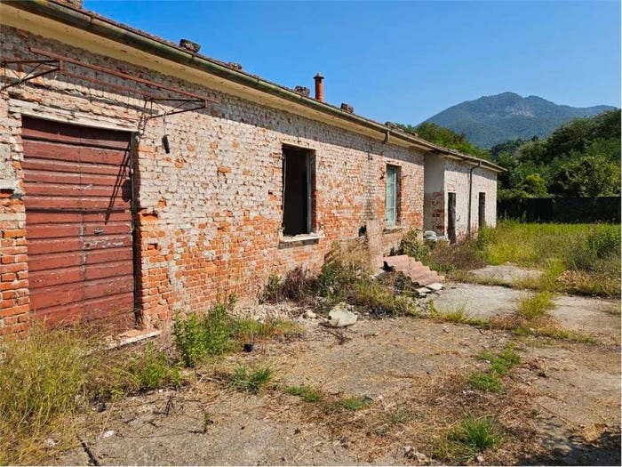 Casa con 6 locali in vendita in via del melaro, Romagnano, Massa
