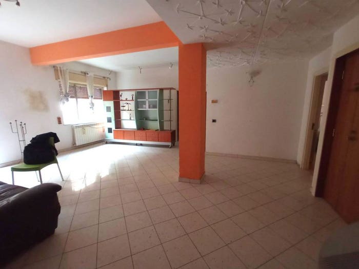 Appartamento con 5 locali in vendita in Via Stazio, Centro, Teramo