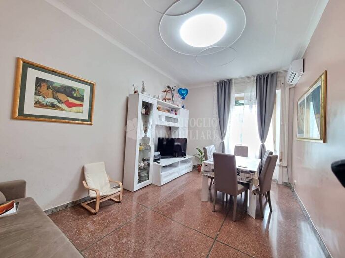 Appartamento trilocale in vendita in Via Appia Nuova, Furio Camillo, Roma