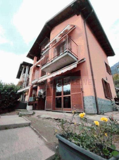 Casa con 6 locali in vendita in Via Senatore Ezio Vanoni, Castione, Castione Andevenno