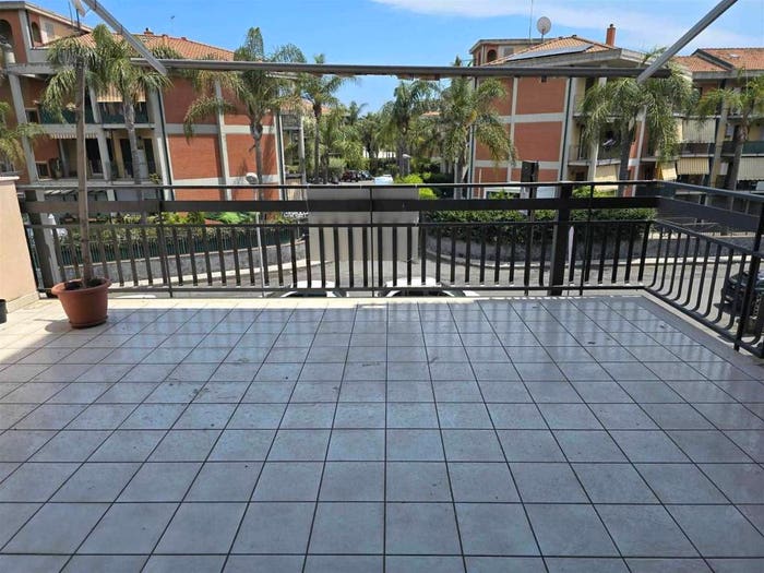 Appartamento quadrilocale in vendita in Via Santi Elena e Costantino, Centro, Aci Catena