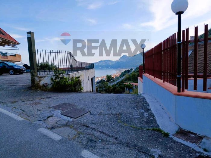 Appartamento trilocale in vendita in Contrada Sillemi, Letojanni