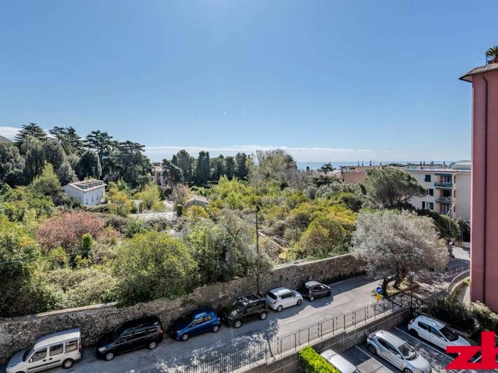 Appartamento con 6 locali in vendita in Via Priaruggia, Quarto, Genova