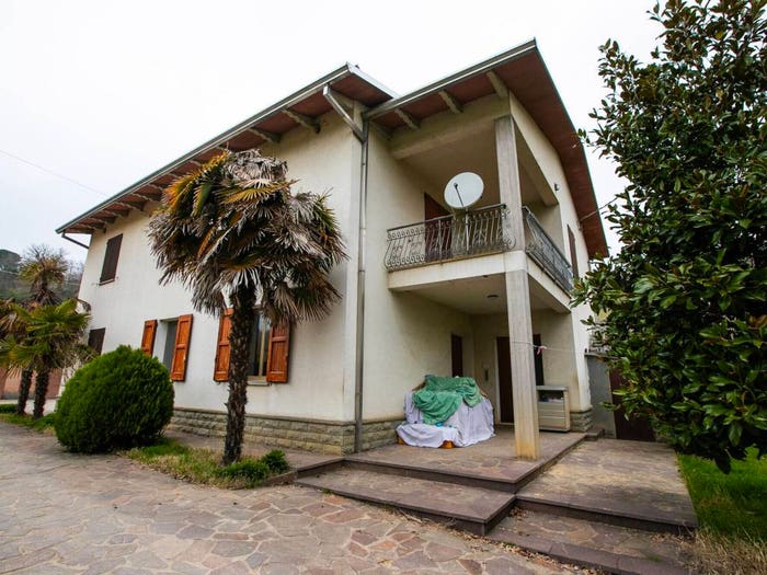 Casa con 6 locali in vendita in Via Goccianello, Tre Monti, Imola