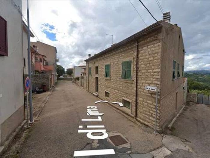 Casa con 5 locali in vendita in Via Col Di Lana Nn, Calangianus