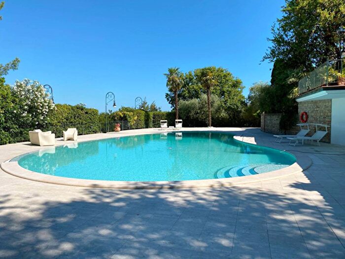Casa con 6 locali in vendita in Novilara, Pesaro