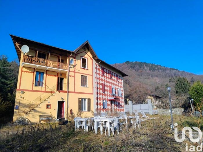Casa con 6 locali in vendita in Via PER MIAZZINA, Cambiasca