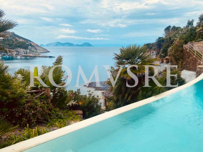 Casa con 6 locali in vendita in Via Montagnella, Le Forna, Ponza