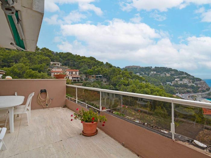 Appartamento trilocale in vendita in Via del Timo, Bergeggi