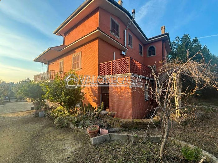 Casa con 6 locali in vendita in Via di Fontana Candida, Finocchio, Roma