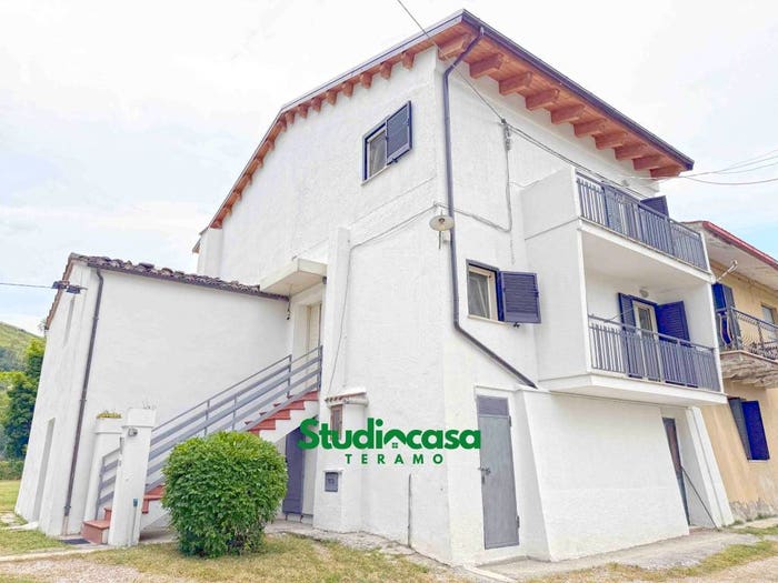 Casa con 5 locali in vendita in Via Piane, Centro, Montorio al Vomano