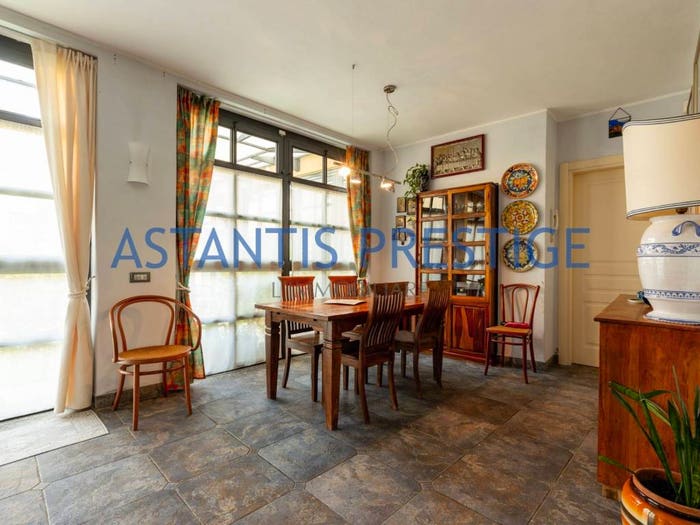 Appartamento quadrilocale in vendita in Via Legnone, Dergano, Milano