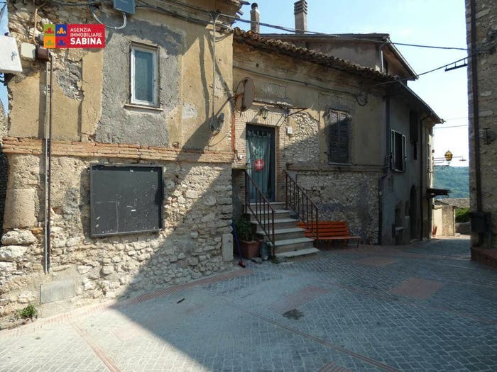 Appartamento bilocale in vendita in Via del Collitrone, Toffia