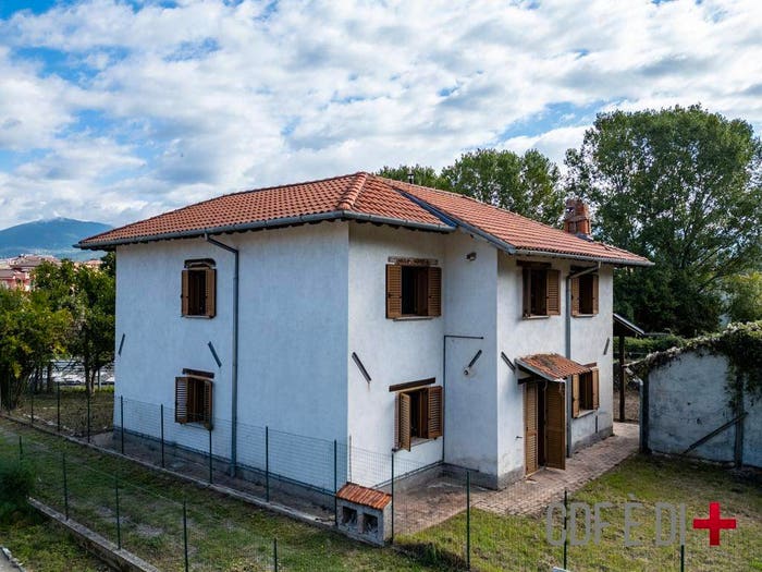 Appartamento trilocale in vendita in Via Pescorocchiano, Rieti