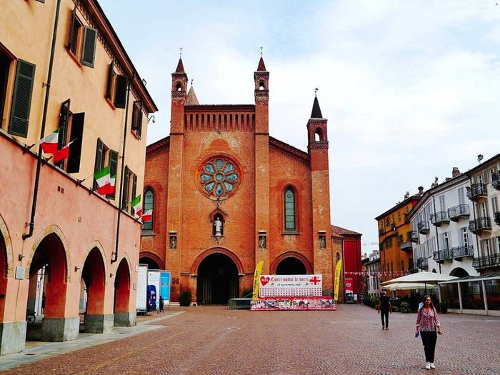 Appartamento con 5 locali in vendita in Via Cerrato, Centro, Alba