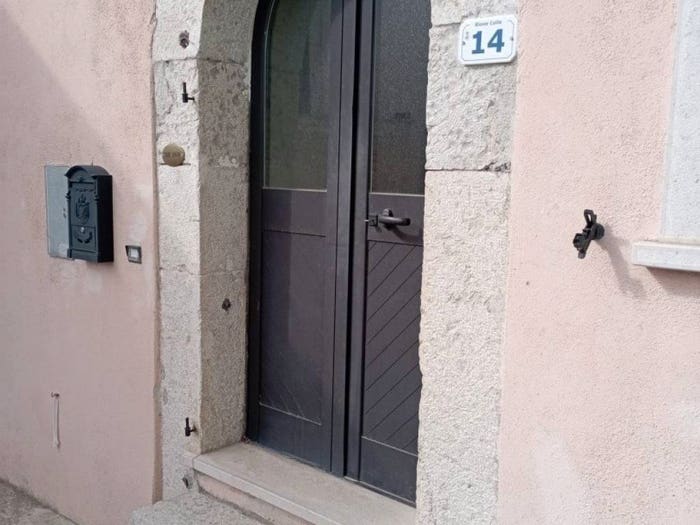 Casa con 6 locali in vendita in Corso Rione Colle, Villa Scontrone, Scontrone