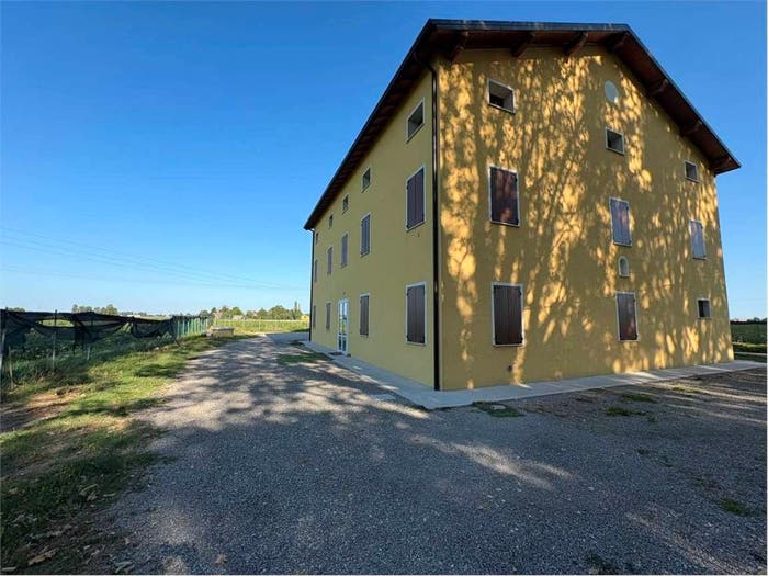 Casa con 6 locali in vendita in VIA SANTA LIBERATA, Mirandola