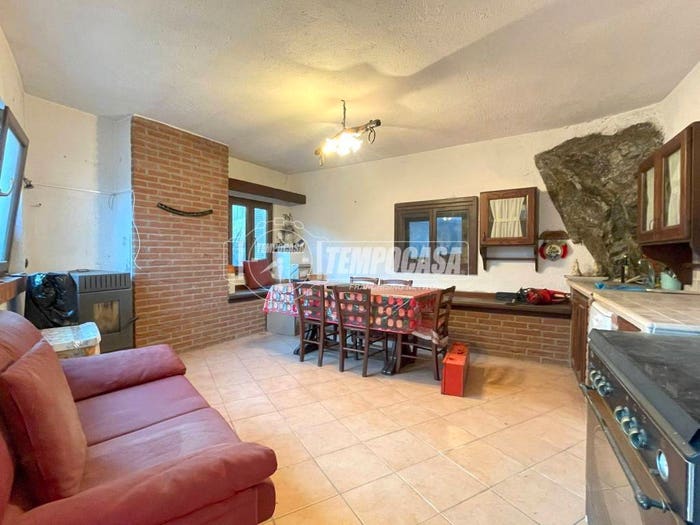 Casa con 6 locali in vendita in Via Generale Ferretti, Centro, Pavone Canavese