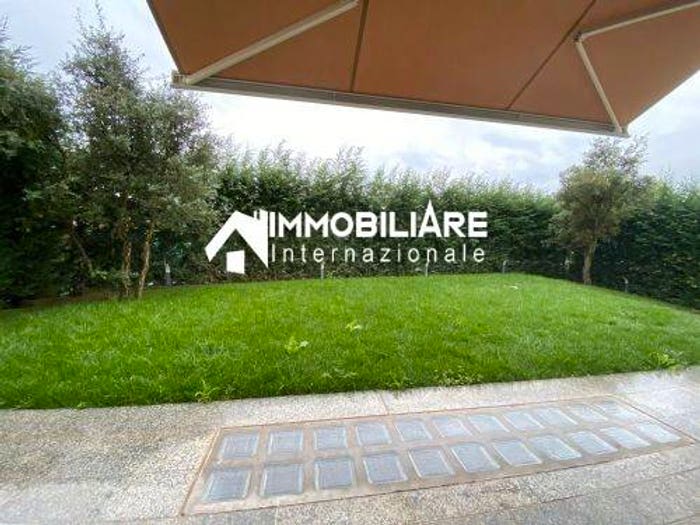 Casa con 5 locali in vendita in Via Silvio Pellico, Centro, Bernareggio