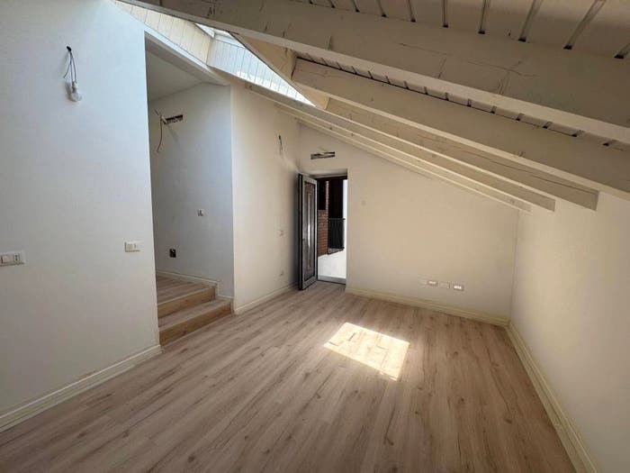 Casa trilocale in vendita in Via Roma, Mercallo